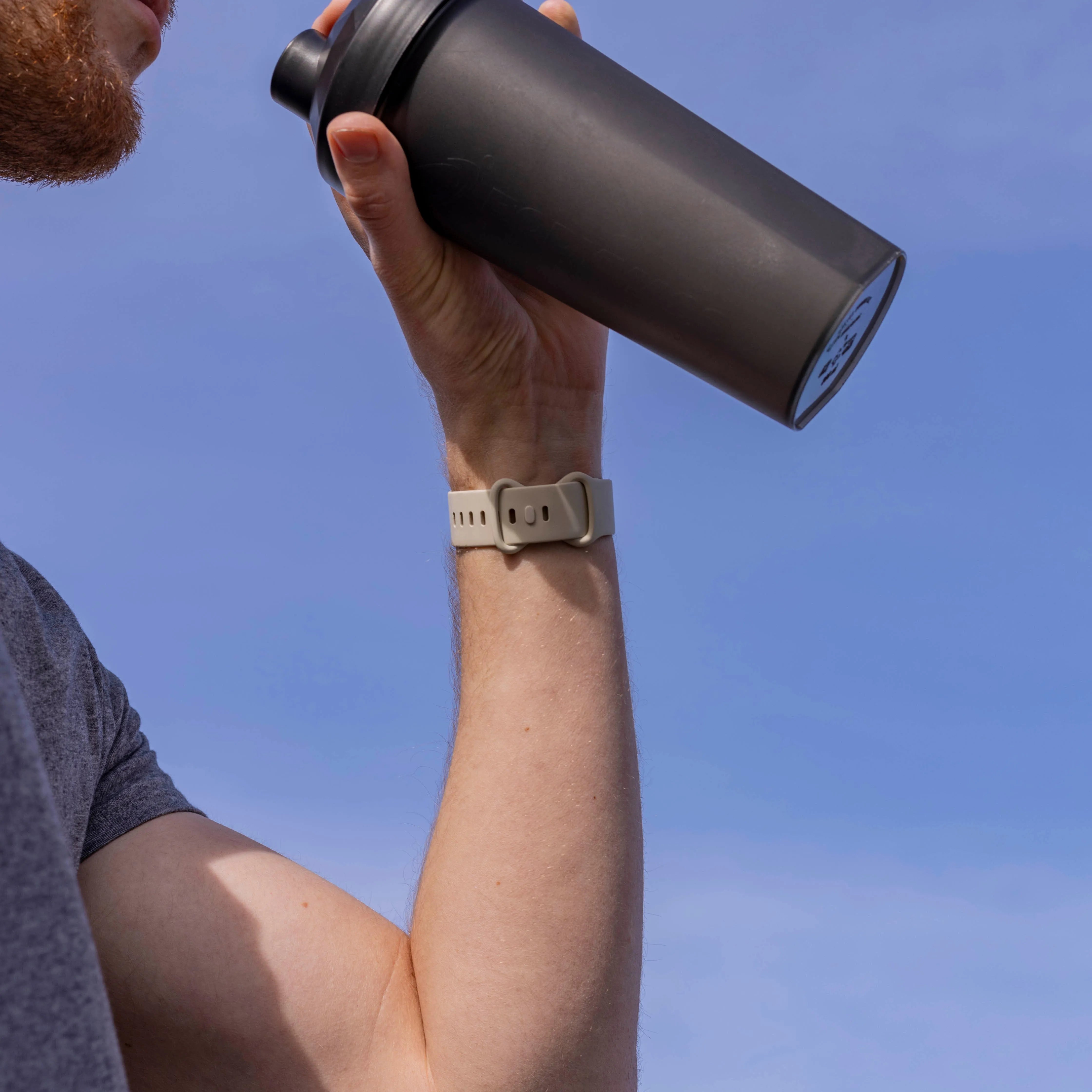 Bracelet silicone classique Fitbit Versa 3 (blanc cassé)
