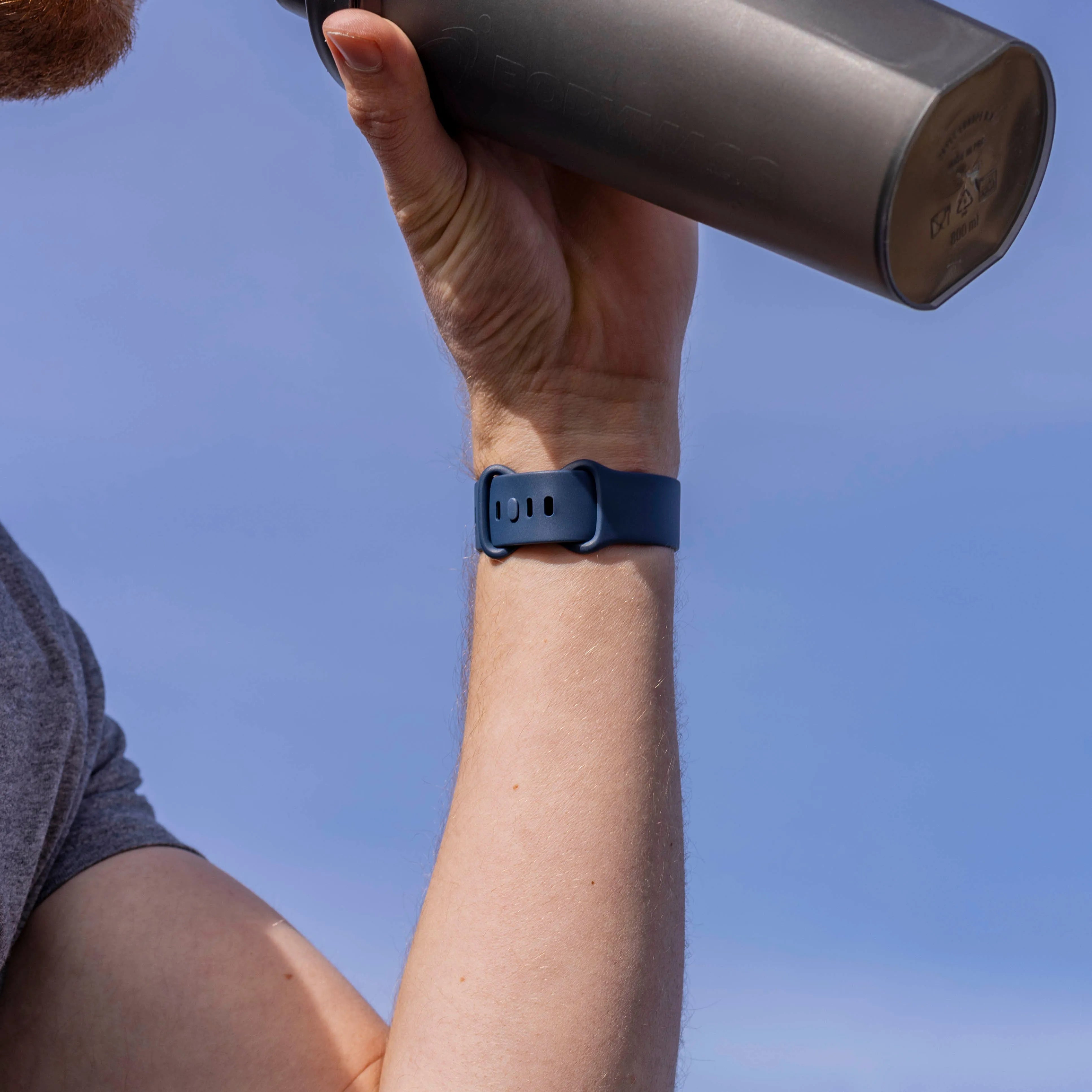 Bracelet silicone classique Fitbit Sense (bleu foncé)