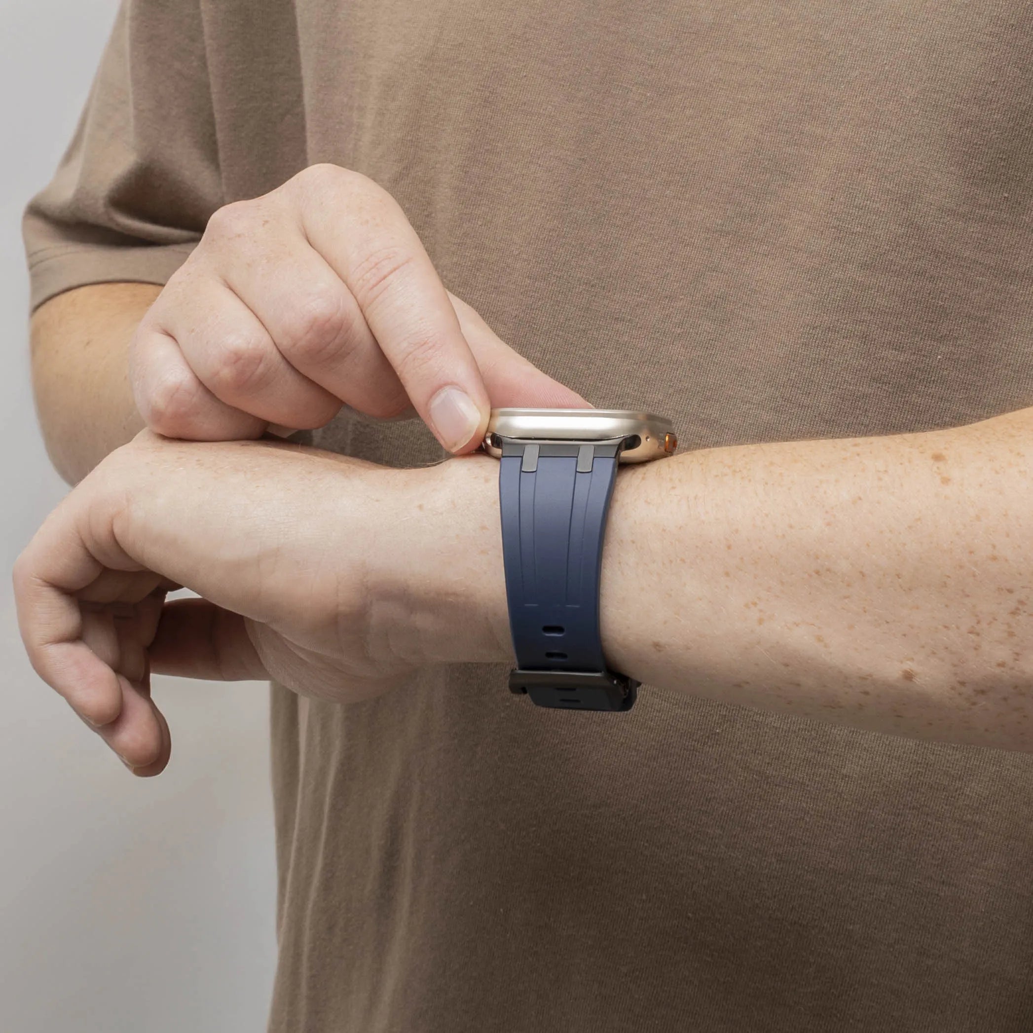 Bandz Bracelet silicone 'Luxe Liquid' Apple Watch (bleu avec noir) 