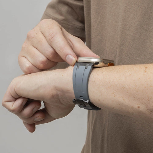 Bracelet silicone de luxe liquide Apple Watch (gris foncé avec noir)