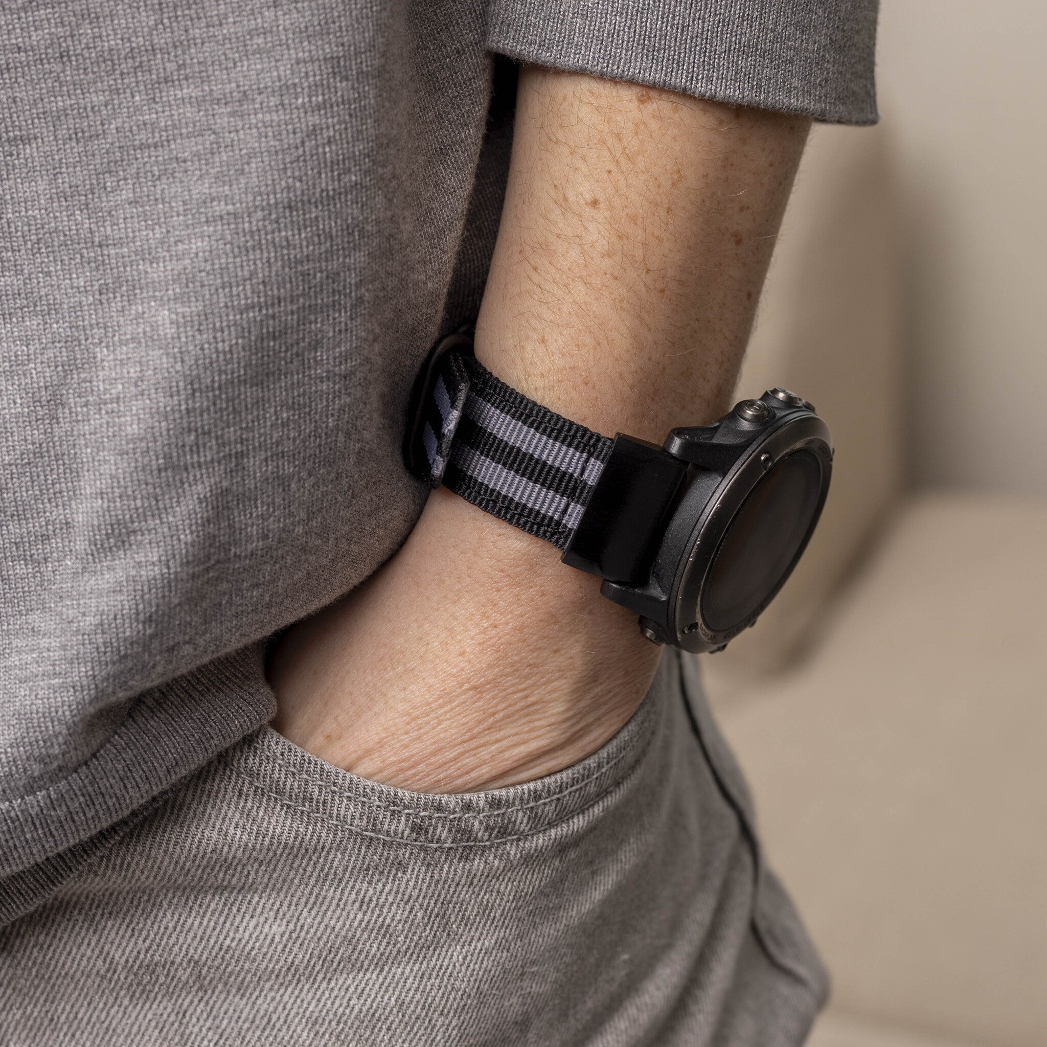 Bracelet nylon avec boucle Garmin D2 Mach 1 Pro (noir/gris)