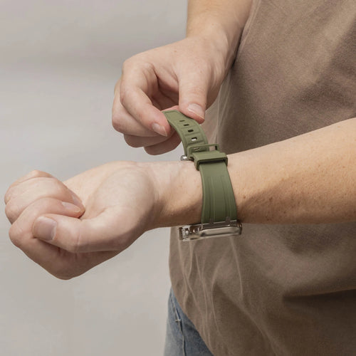 Bandz Bracelet silicone 'Luxe Liquid' Apple Watch (vert/titane)