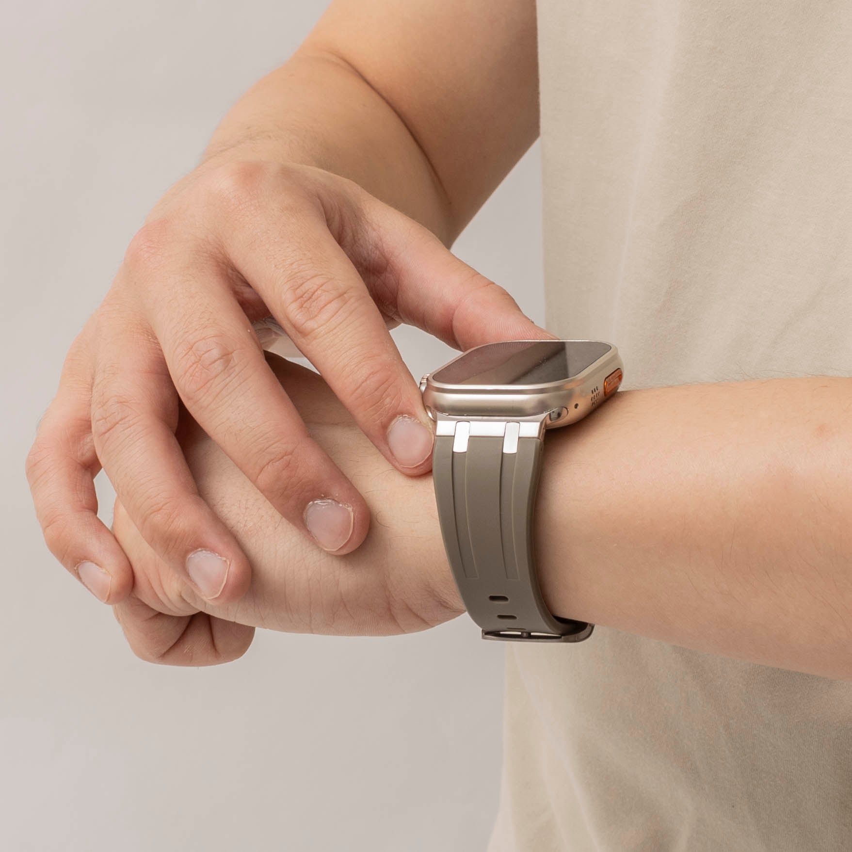 Bandz Bracelet silicone 'Luxe Liquid' Apple Watch Ultra (marron avec argent)