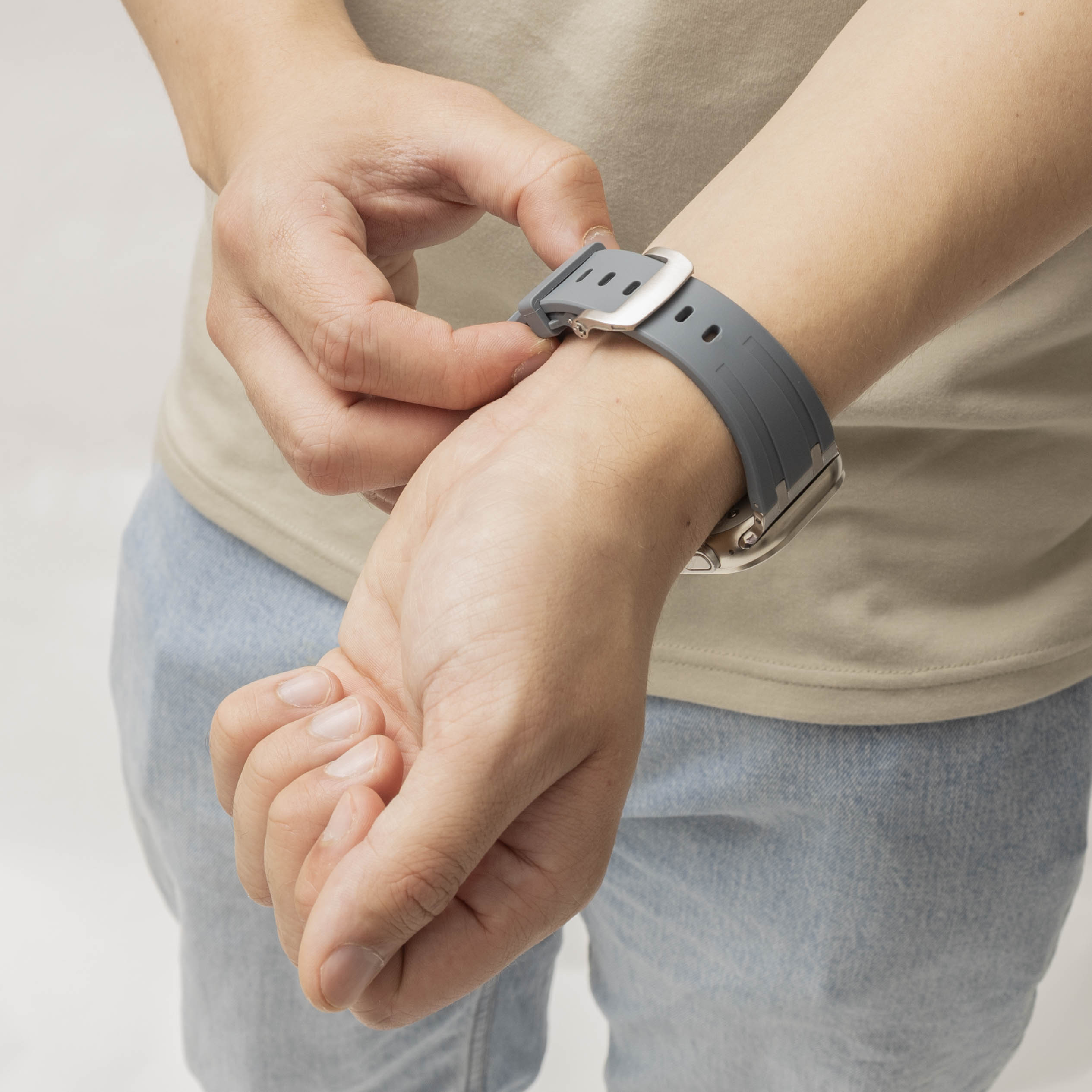 Bandz Bracelet silicone 'Luxe Liquid' Apple Watch Ultra (gris foncé avec argent)