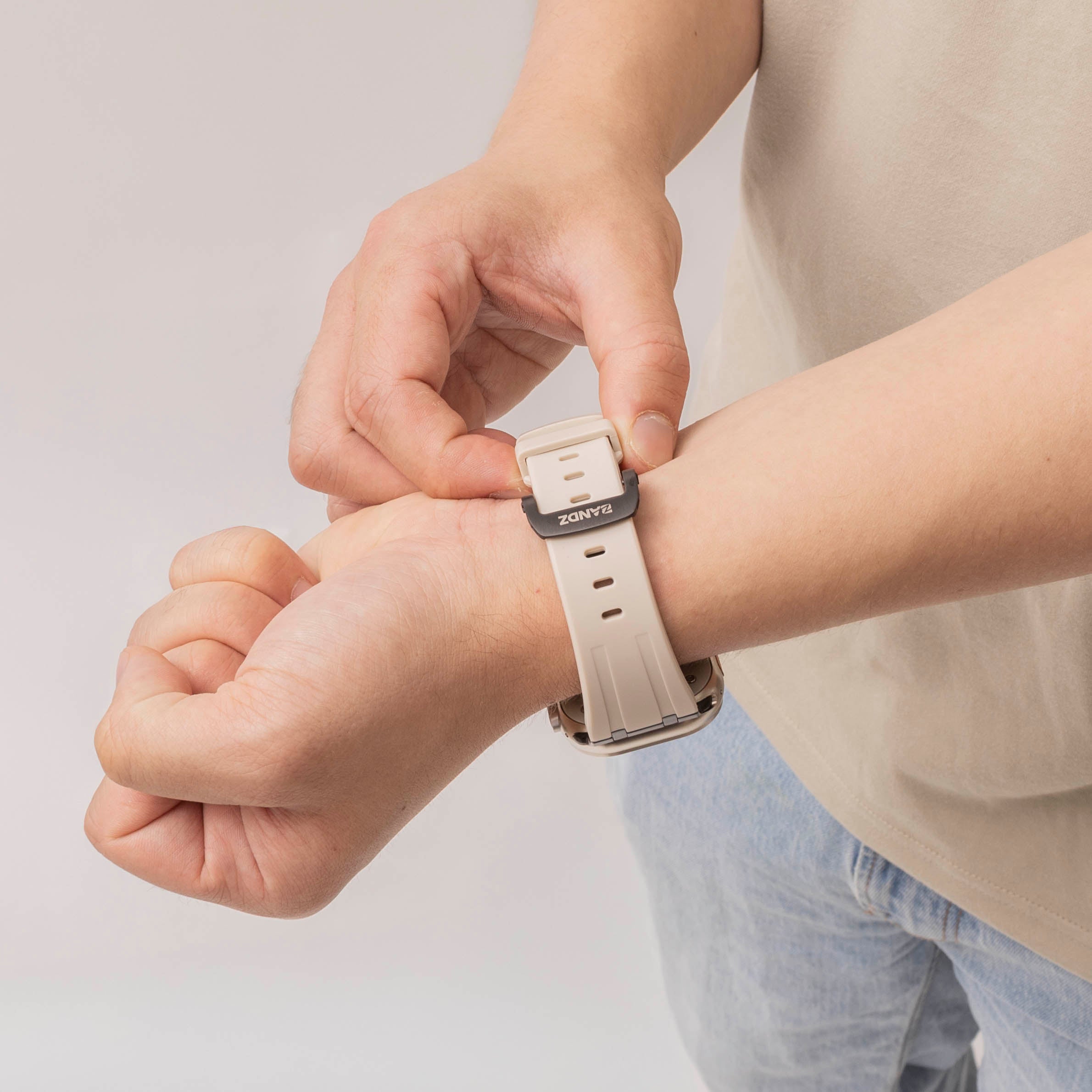Bandz Bracelet silicone 'Luxe Liquid' Apple Watch Ultra (beige avec noir)