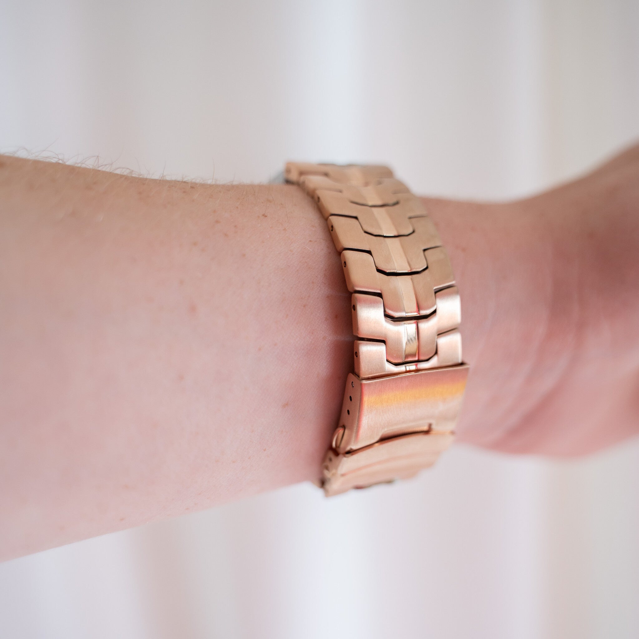 Steel Iron Strap, rose gold, lifestyle photo