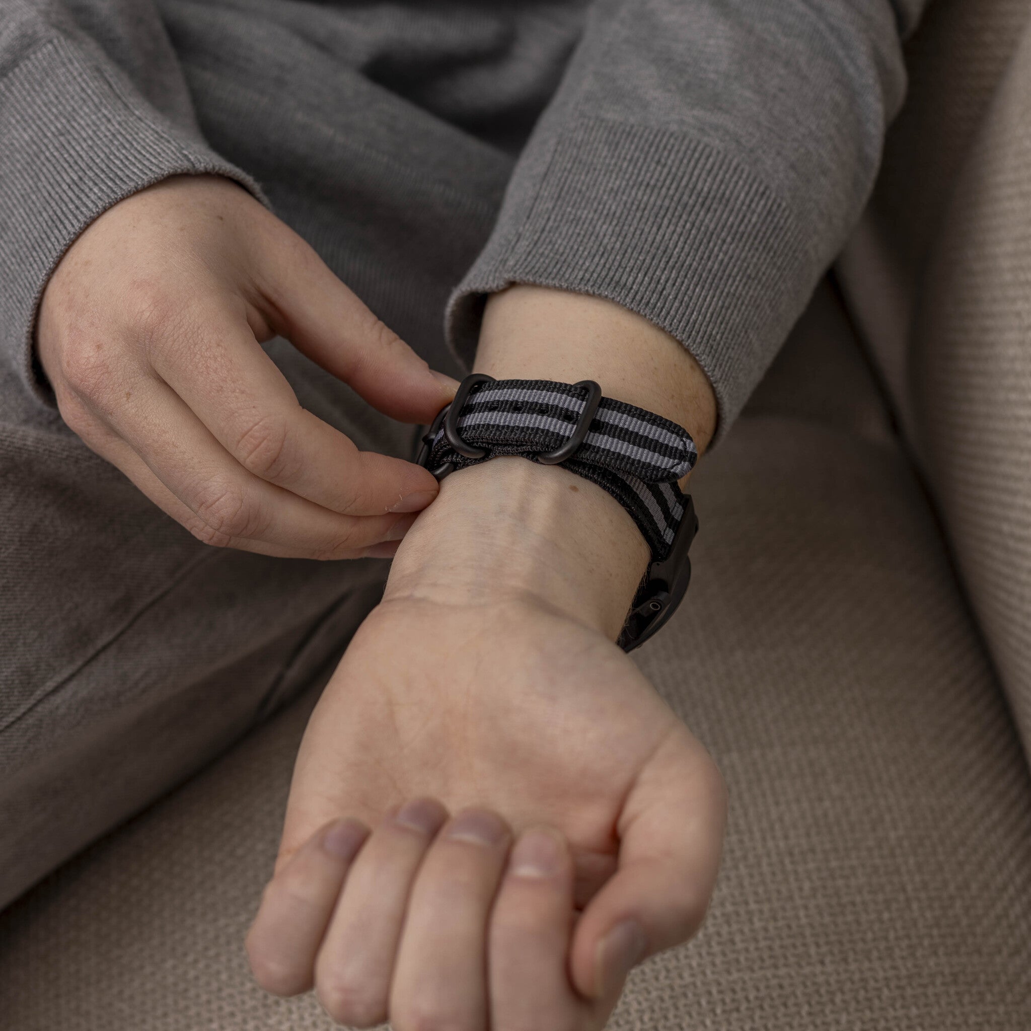 Bracelet nylon avec boucle Garmin D2 Mach 1 Pro (noir/gris)
