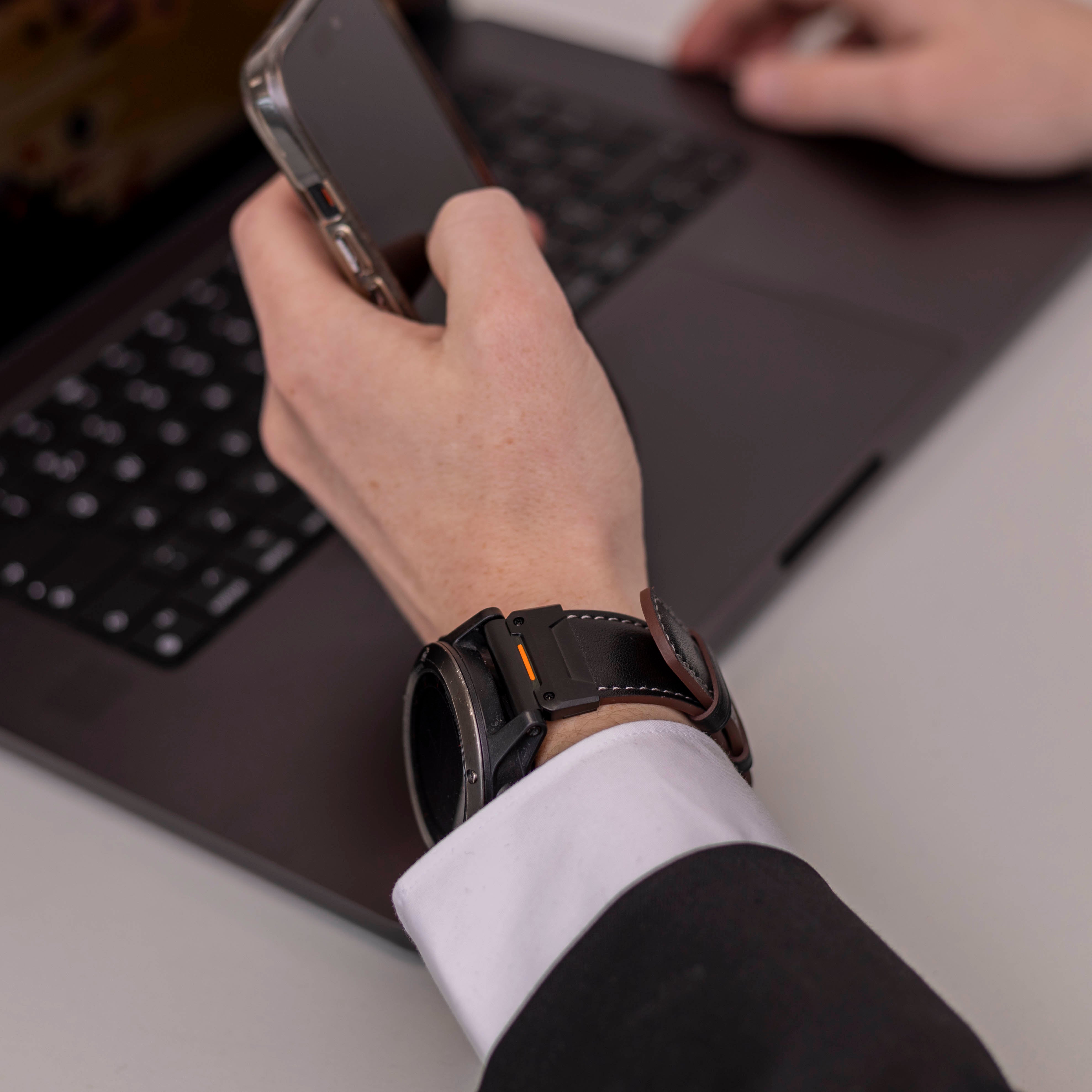 Bracelet en cuir véritable Garmin Fenix 8 - 51mm (noir)