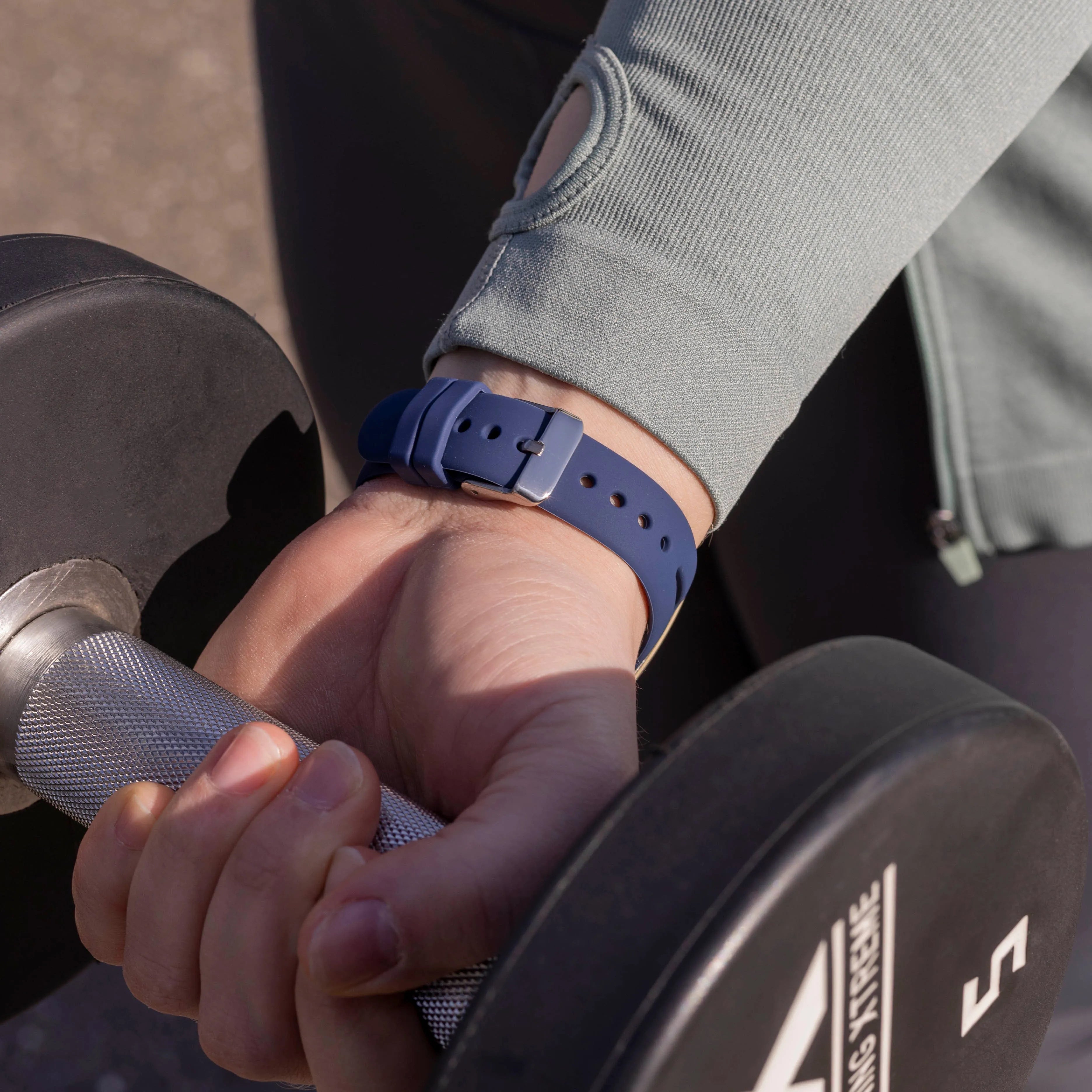 Bracelet silicone de luxe Fitbit Sense (bleu foncé)